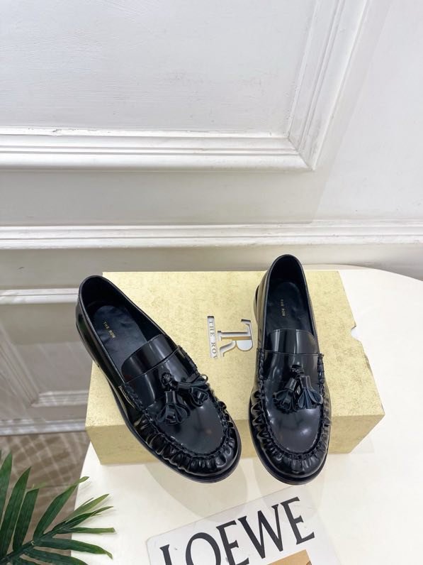 Лоферы женские