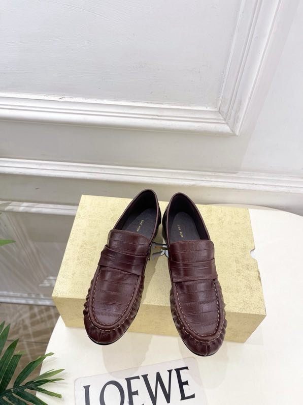 Лоферы женские