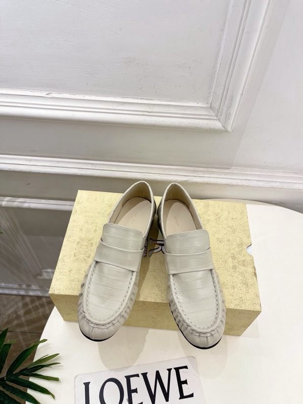 Лоферы женские