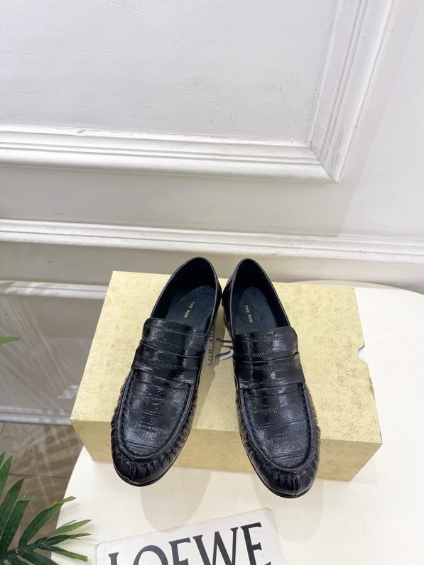 Лоферы женские