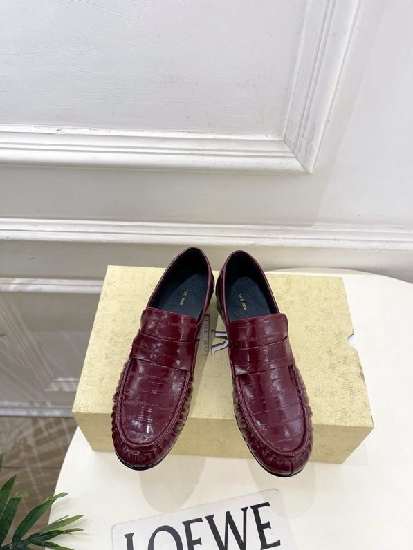 Лоферы женские