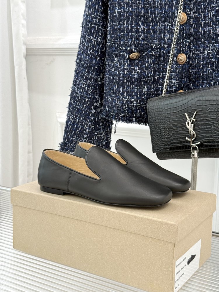 Лоферы жіночі