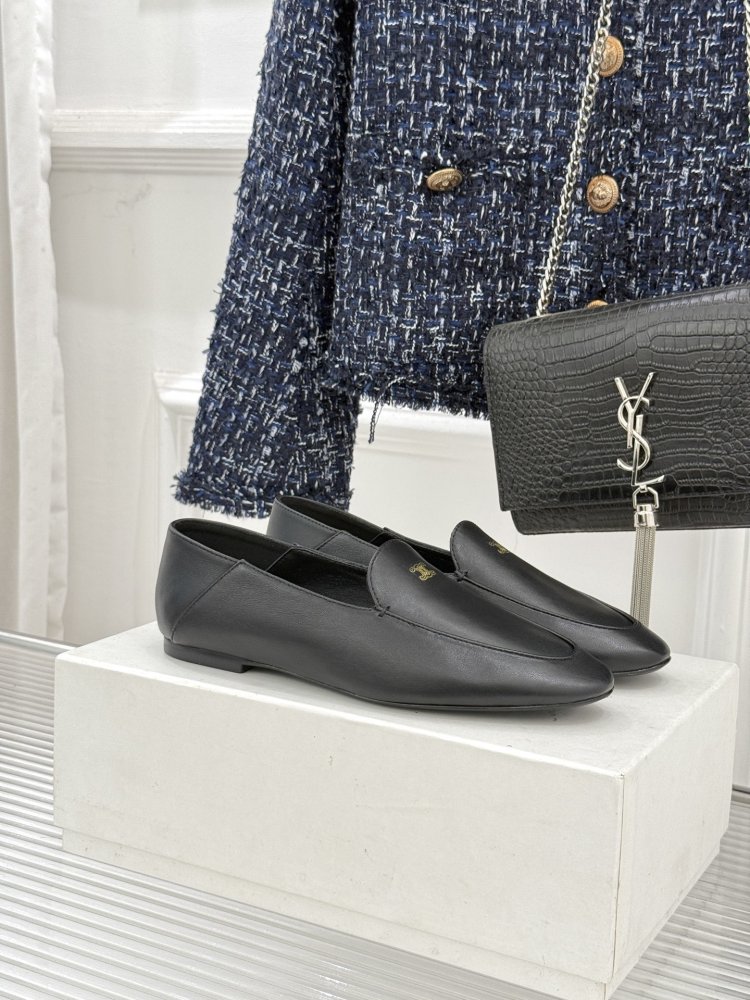 Лоферы женские