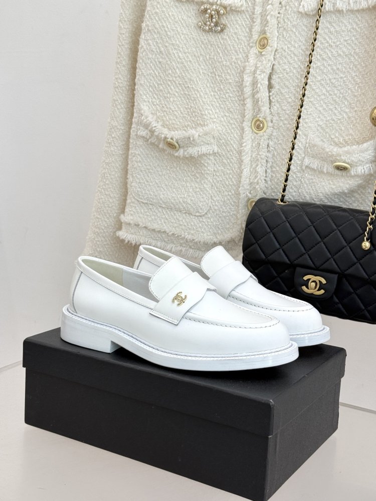 Лоферы жіночі