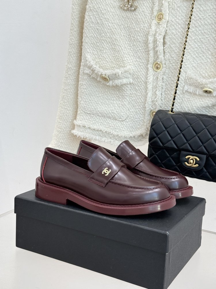 Лоферы жіночі