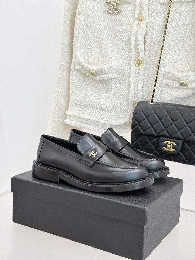 Лоферы жіночі