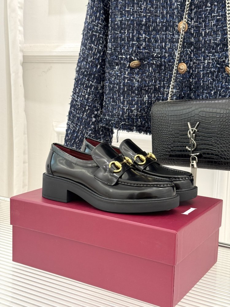 Лоферы женские