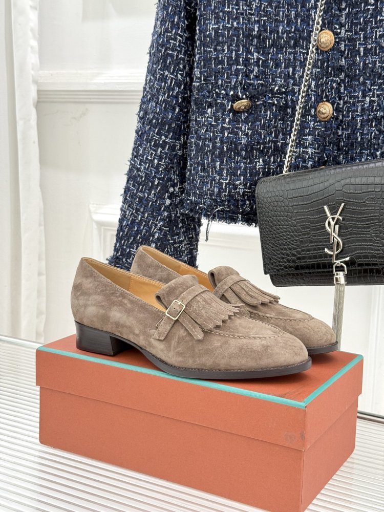 Лоферы женские