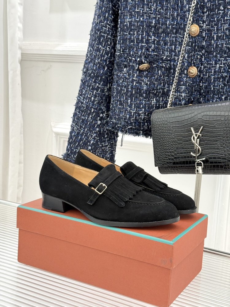 Лоферы женские