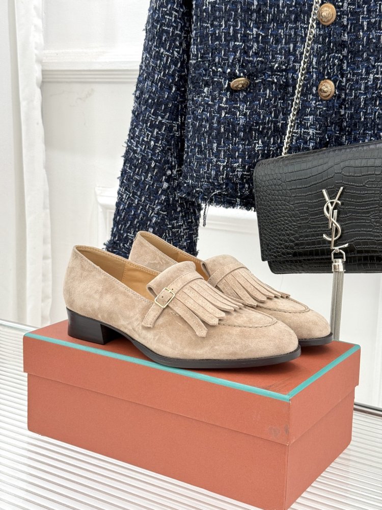 Лоферы женские