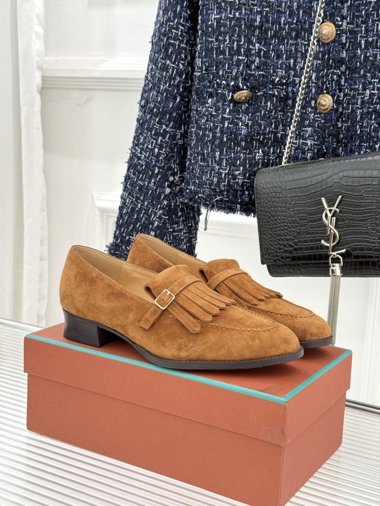 Лоферы женские