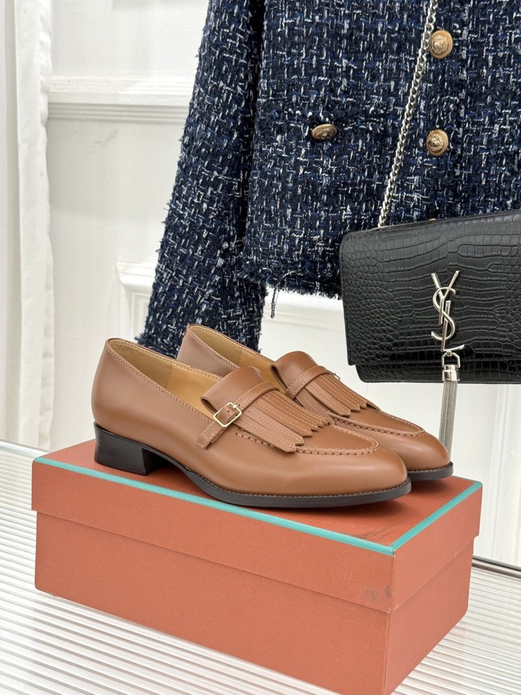 Лоферы женские