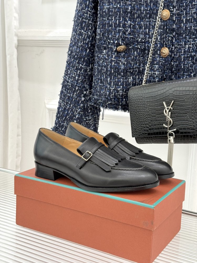 Лоферы женские