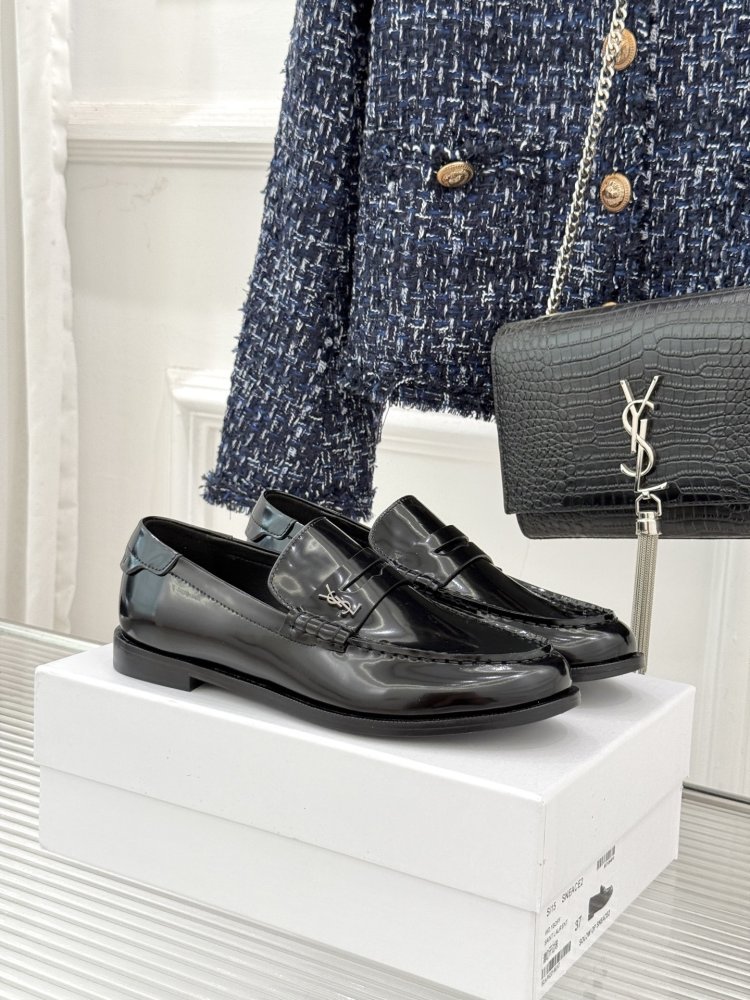 Лоферы женские