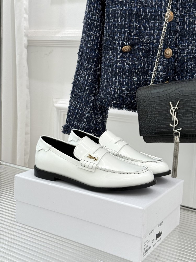 Лоферы женские