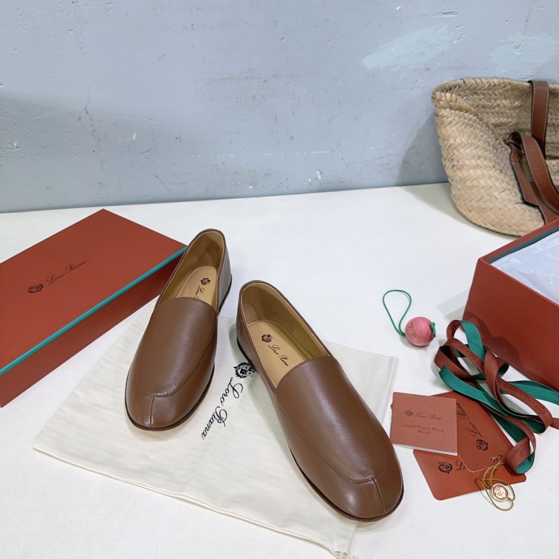 Лоферы жіночі