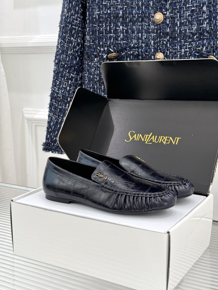 Лоферы жіночі