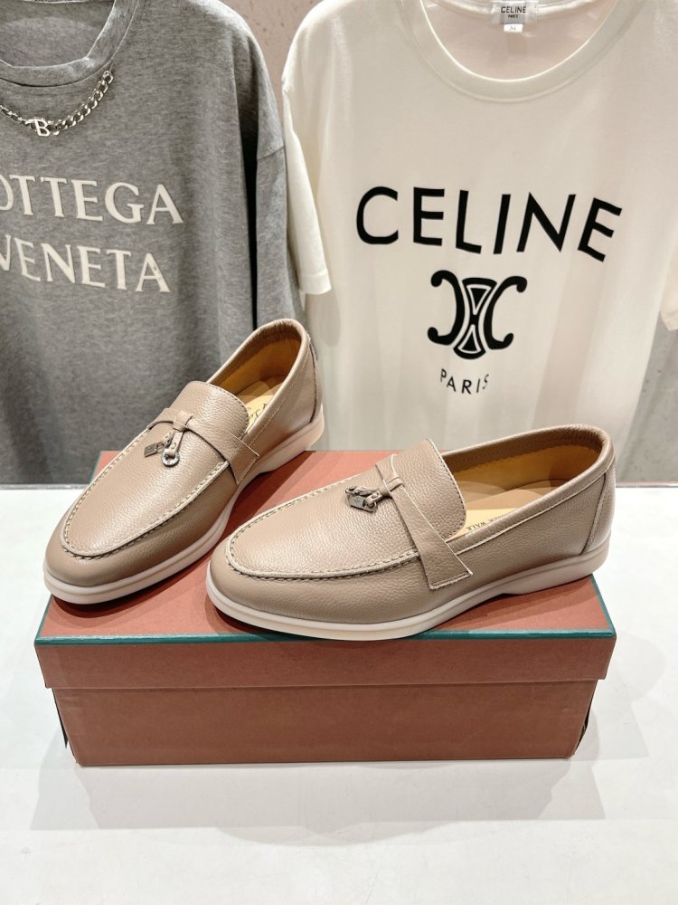 Лоферы жіночі фото 3