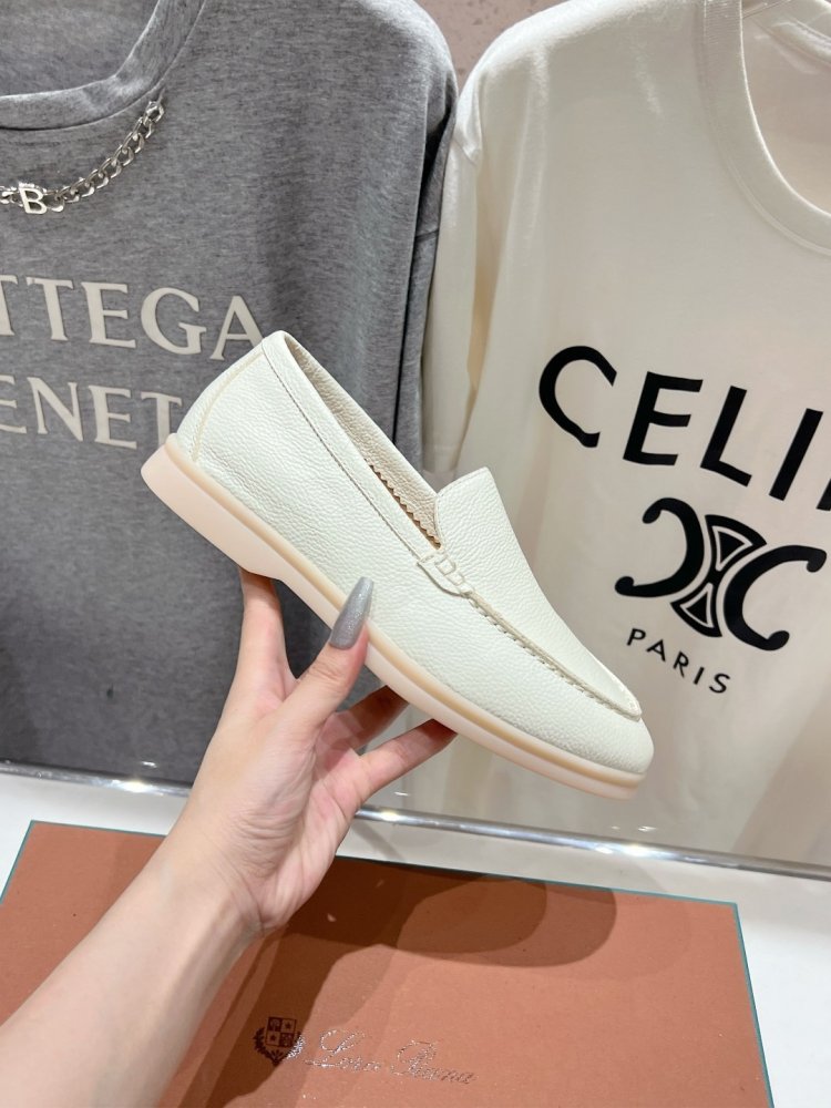 Лоферы жіночі фото 4