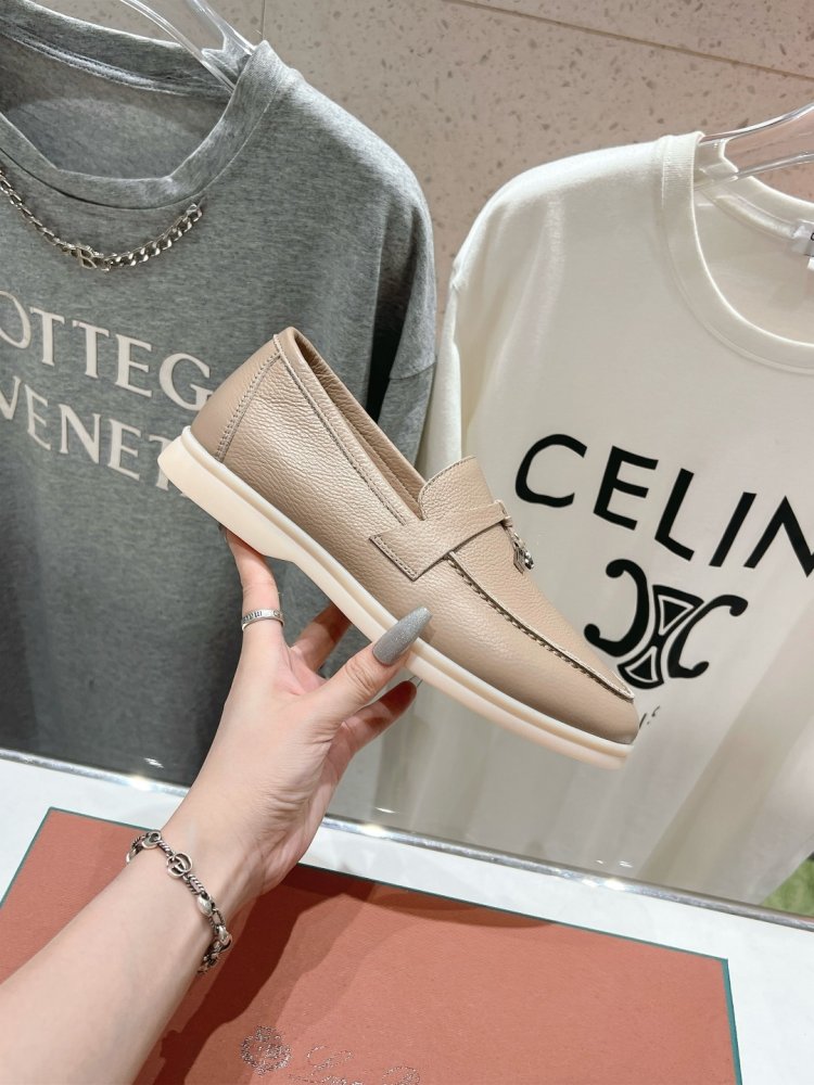 Лоферы жіночі фото 5