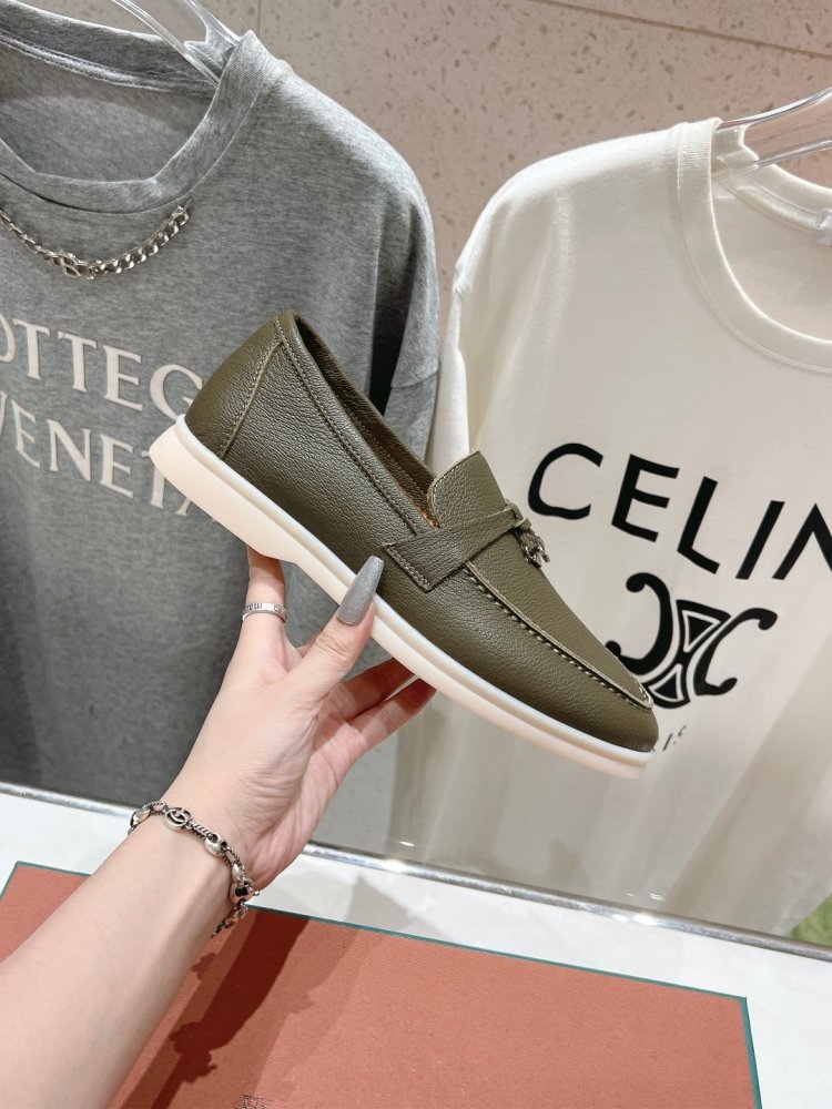 Лоферы жіночі фото 5