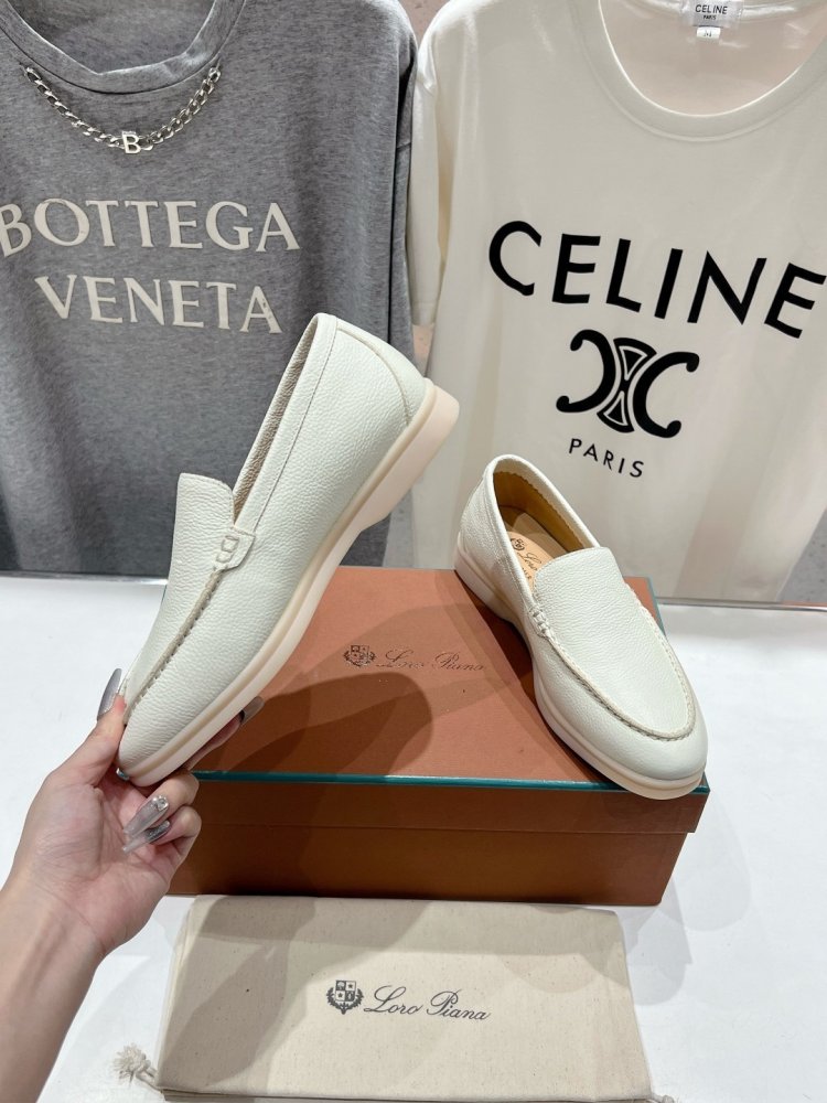 Лоферы жіночі фото 5