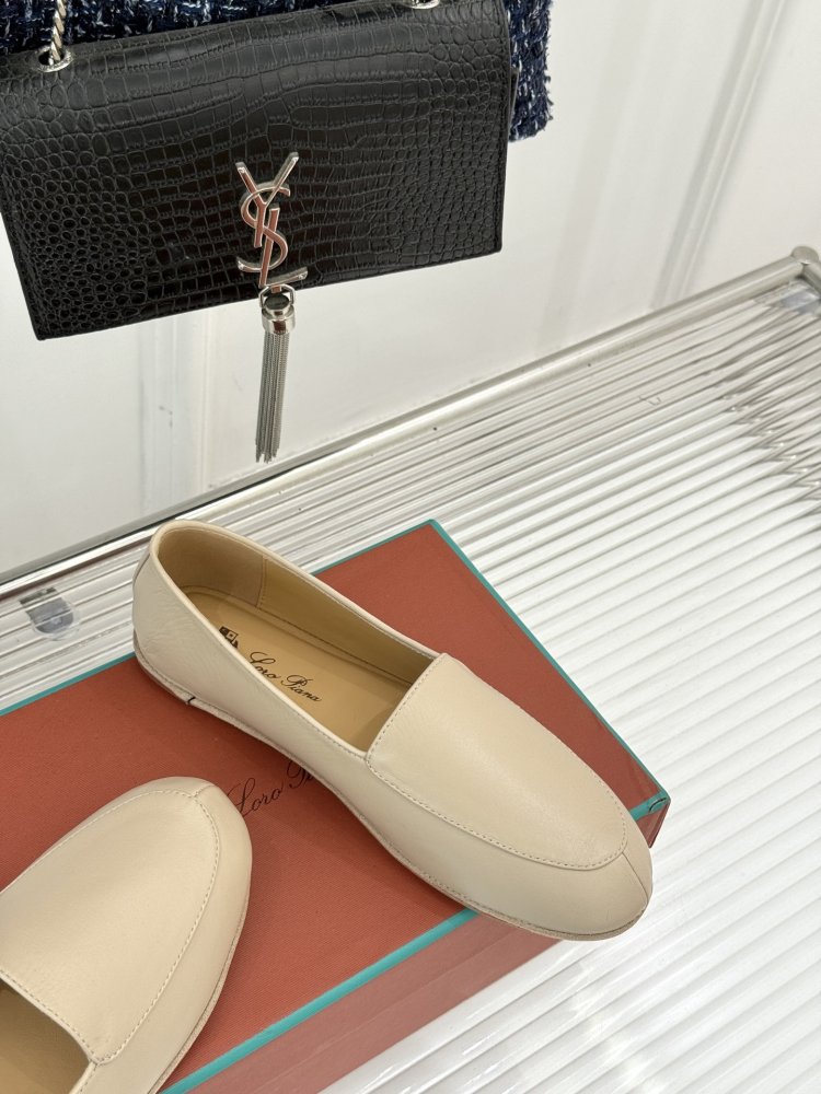 Лоферы жіночі фото 5