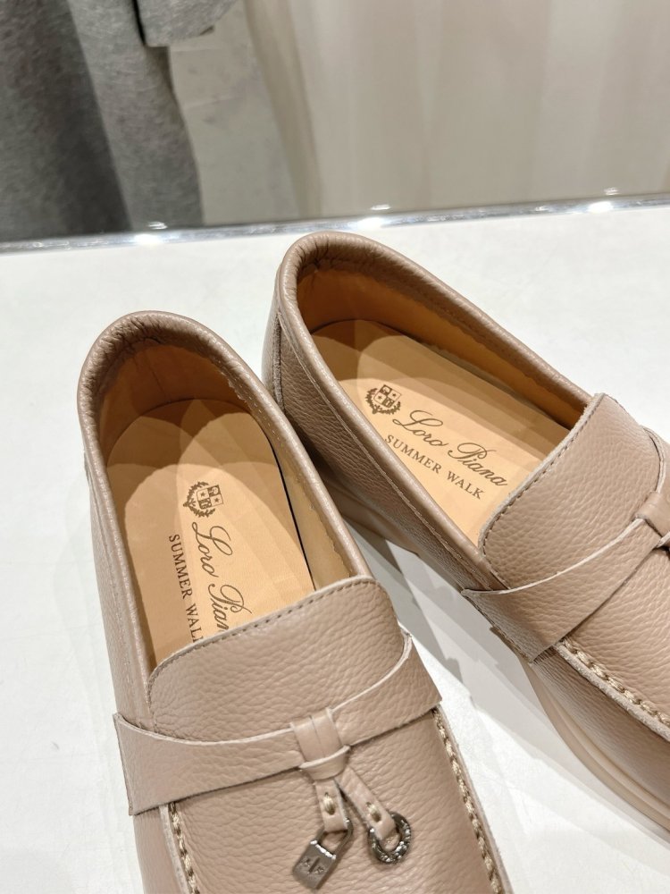 Лоферы жіночі фото 6