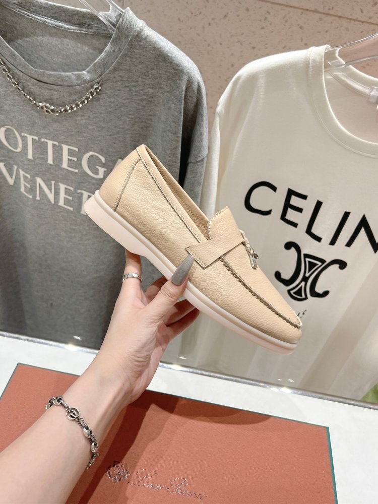 Лоферы жіночі фото 6