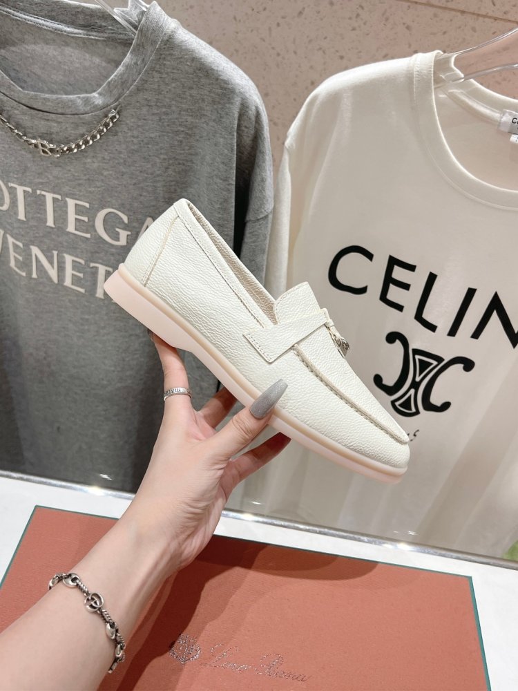 Лоферы жіночі фото 6