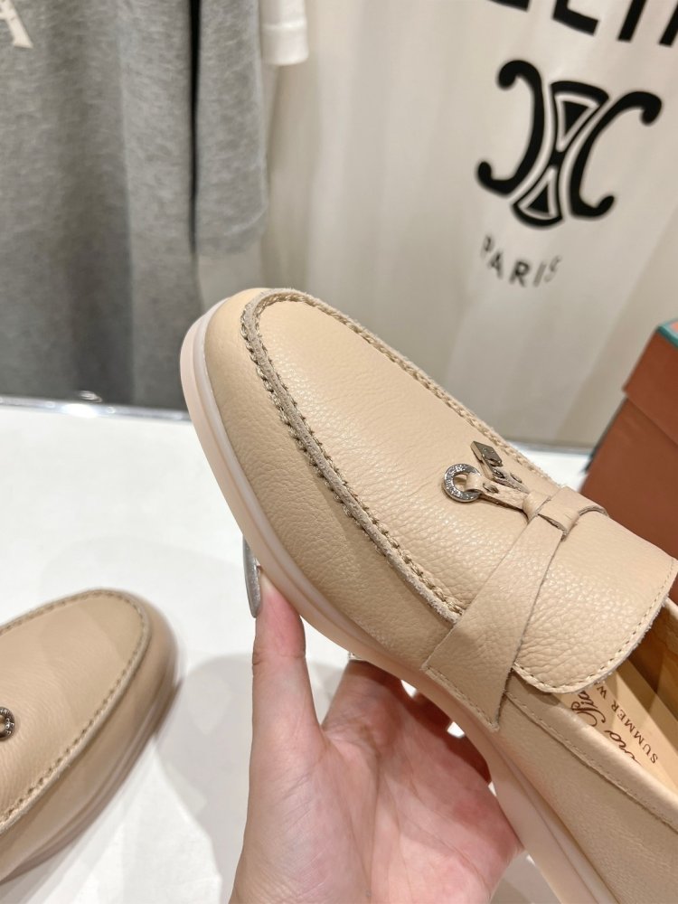 Лоферы жіночі фото 8