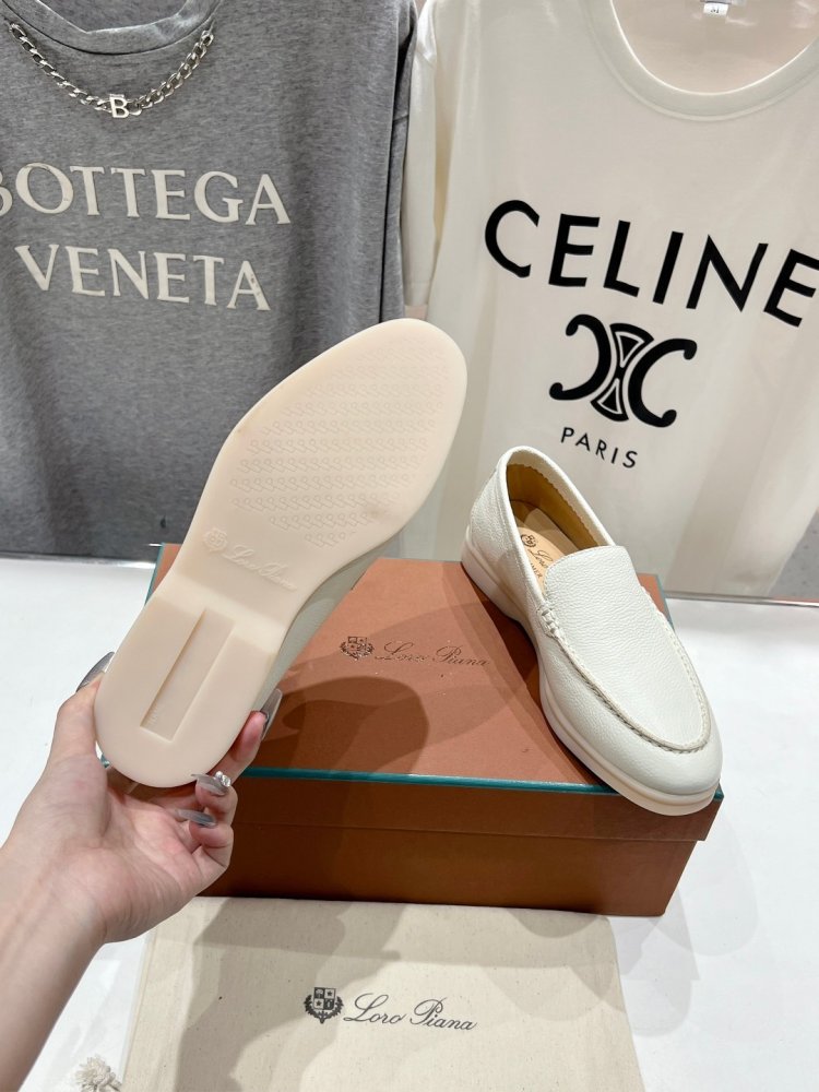 Лоферы жіночі фото 8