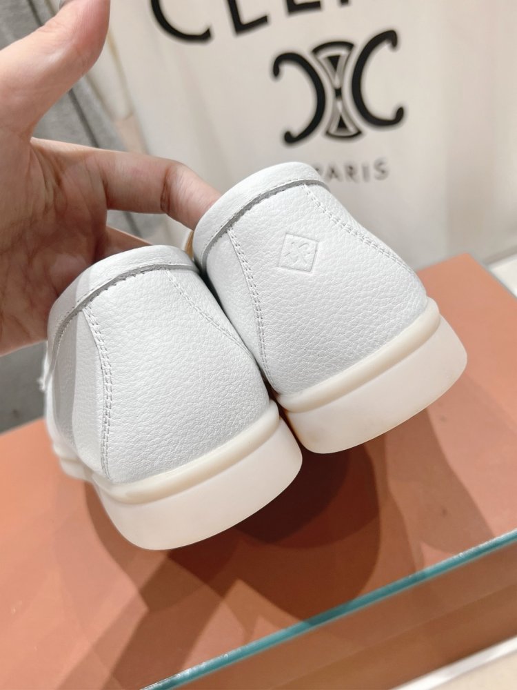 Лоферы жіночі фото 8