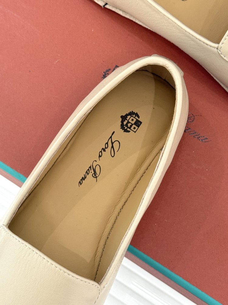 Лоферы жіночі фото 8