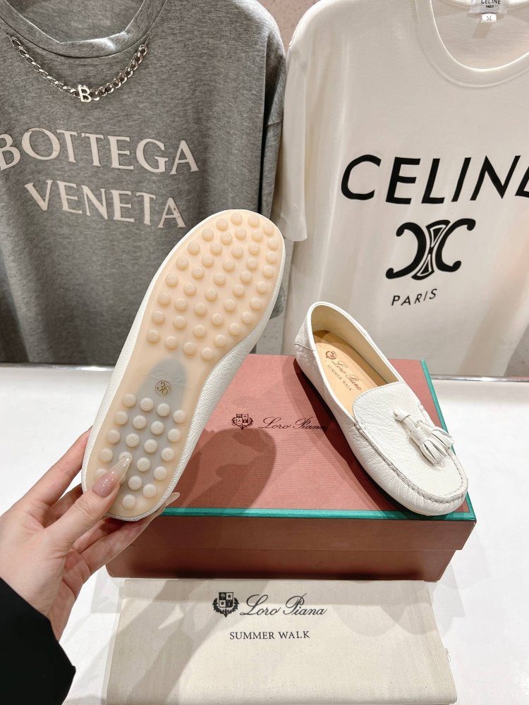 Лоферы жіночі фото 9