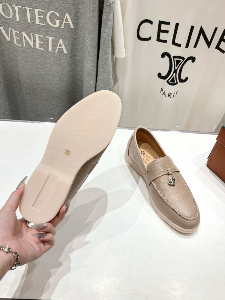 Лоферы жіночі фото 9