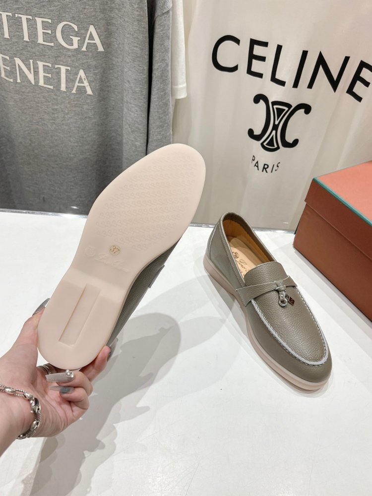 Лоферы жіночі фото 9