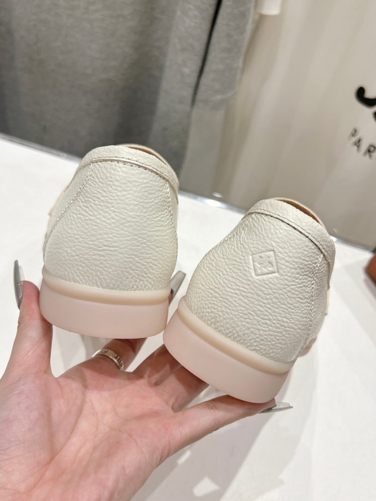 Лоферы жіночі фото 9