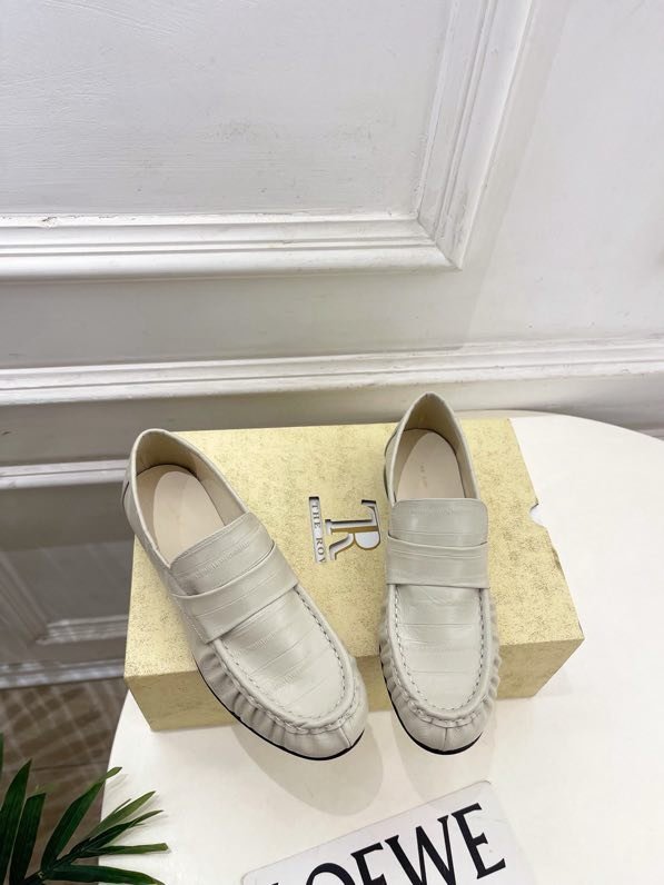 Лоферы женские фото 9