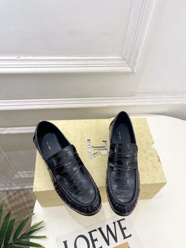 Лоферы женские фото 9