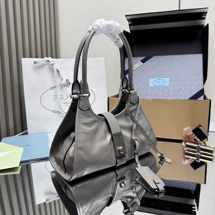 Маленькая кожаная сумка тоут 26 см фото 5