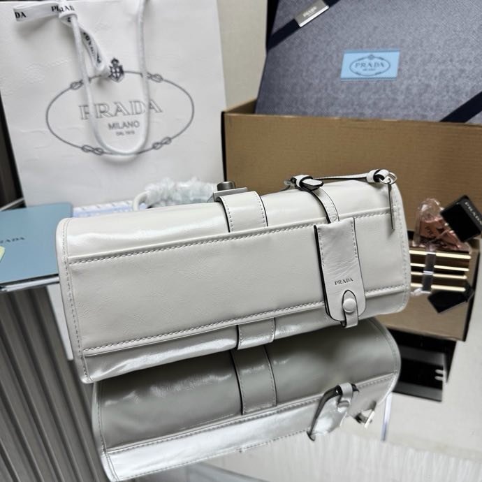 Маленька шкіряна сумка тоут 26 см фото 8