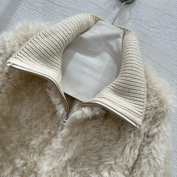 Хутряна куртка жіноча фото 8