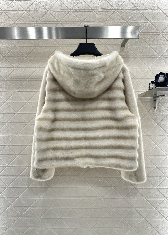 Меховая шуба с капюшоном фото 2