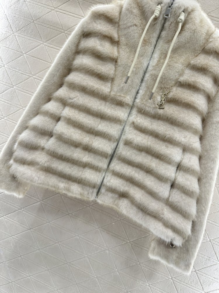 Меховая шуба с капюшоном фото 5