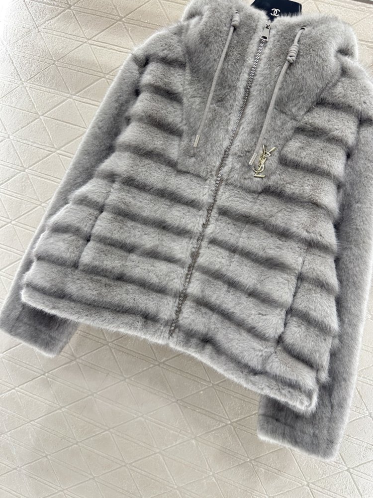 Меховая шуба с капюшоном фото 5