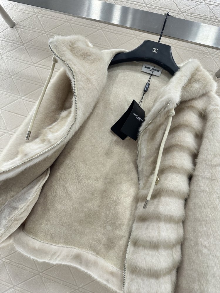 Меховая шуба с капюшоном фото 6