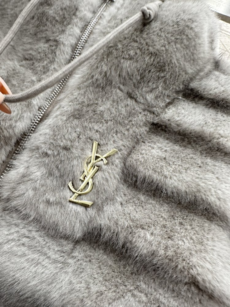 Меховая шуба с капюшоном фото 6