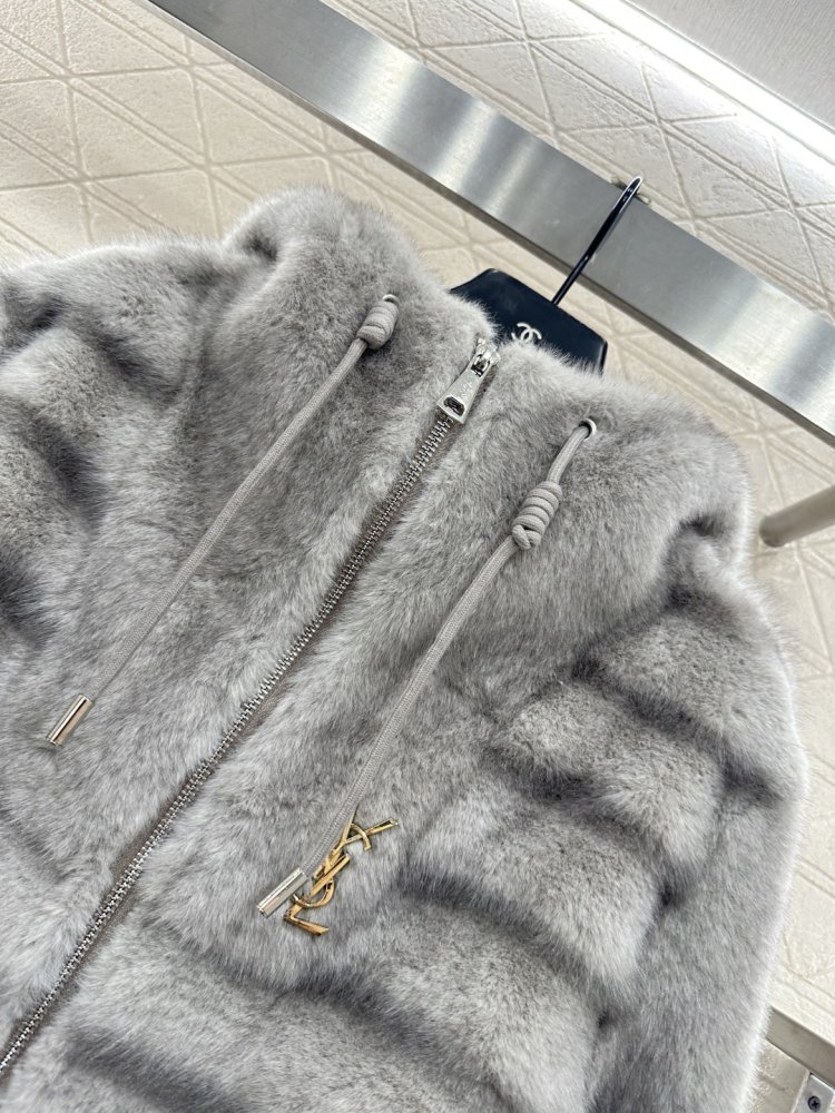 Меховая шуба с капюшоном фото 7