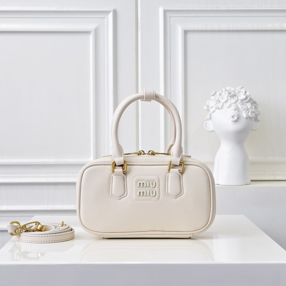 Мини сумка Arcadie кожаная 19 см